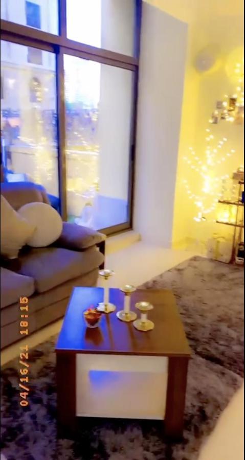 Alexandrina Hostel Dubai Bagian luar foto