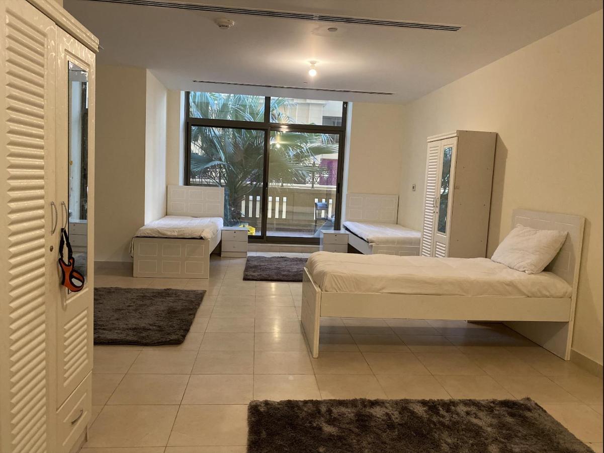 Alexandrina Hostel Dubai Bagian luar foto