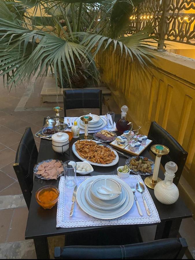 Alexandrina Hostel Dubai Bagian luar foto