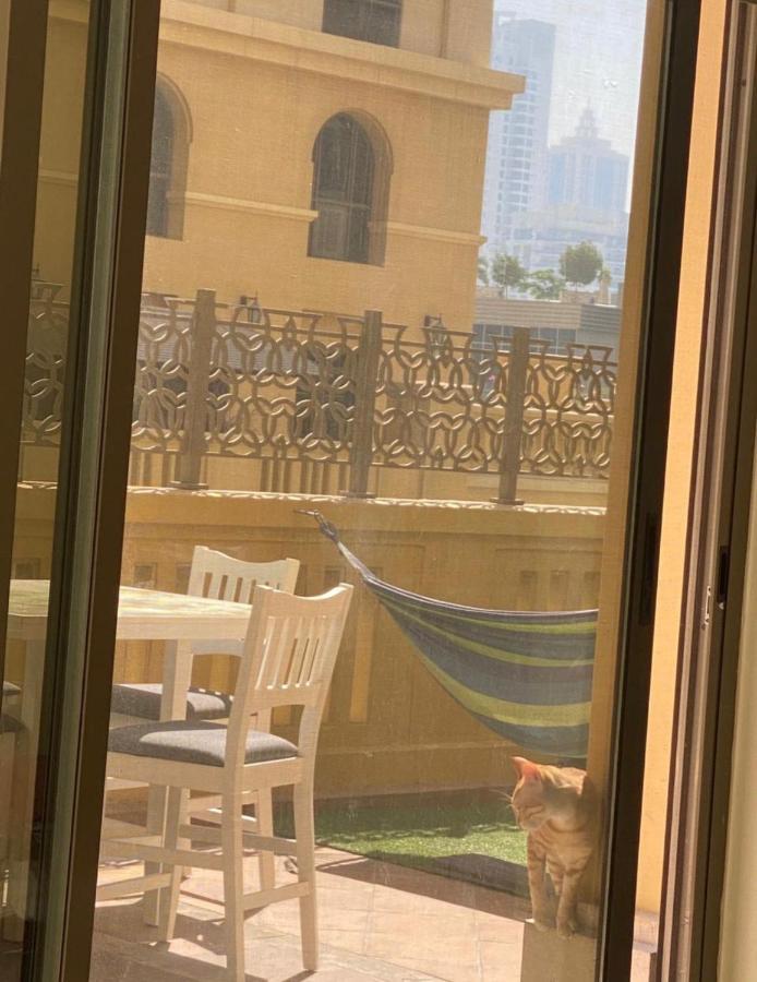 Alexandrina Hostel Dubai Bagian luar foto