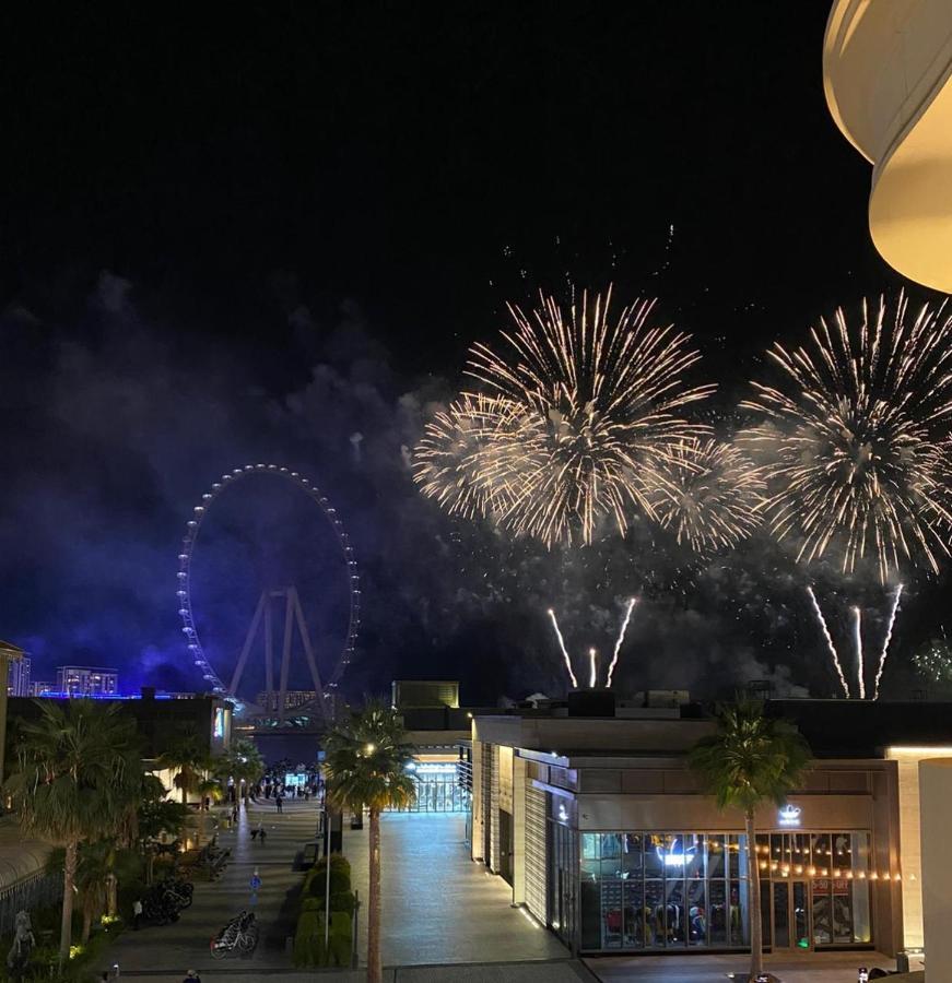 Alexandrina Hostel Dubai Bagian luar foto