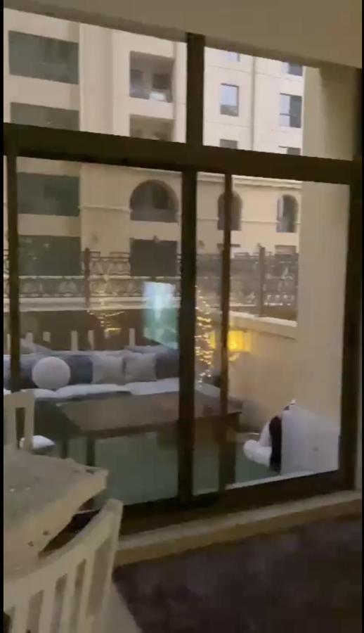 Alexandrina Hostel Dubai Bagian luar foto
