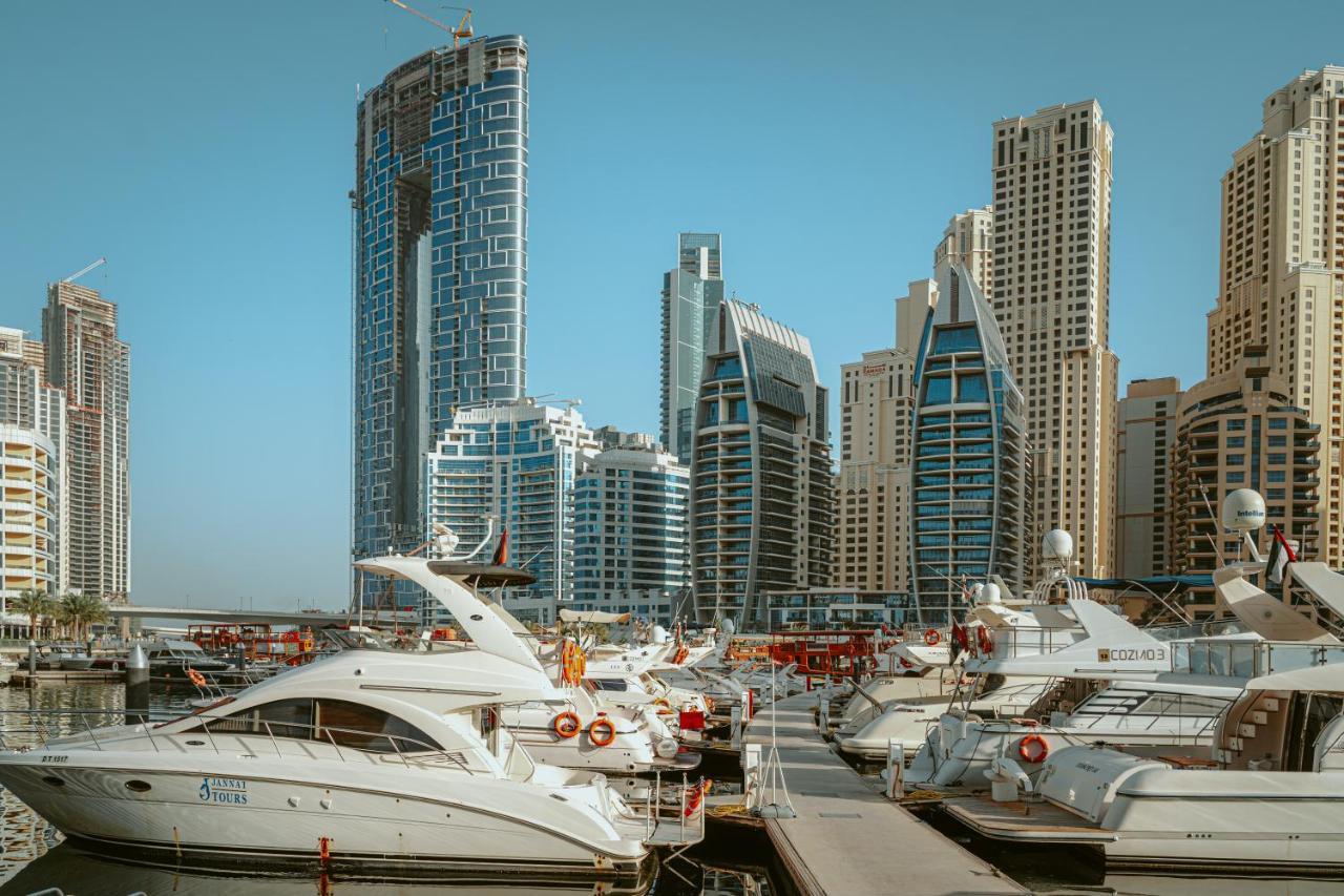 Alexandrina Hostel Dubai Bagian luar foto