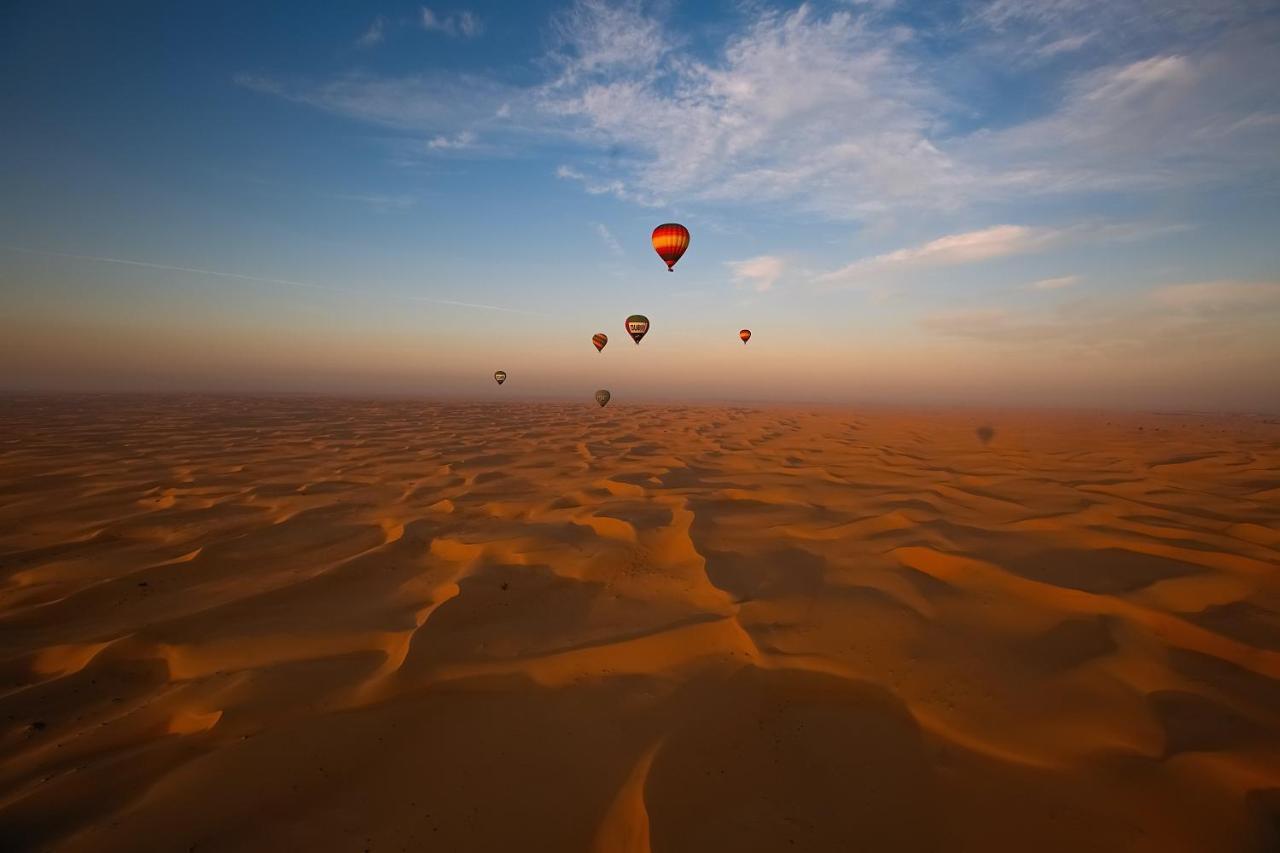 Alexandrina Hostel Dubai Bagian luar foto
