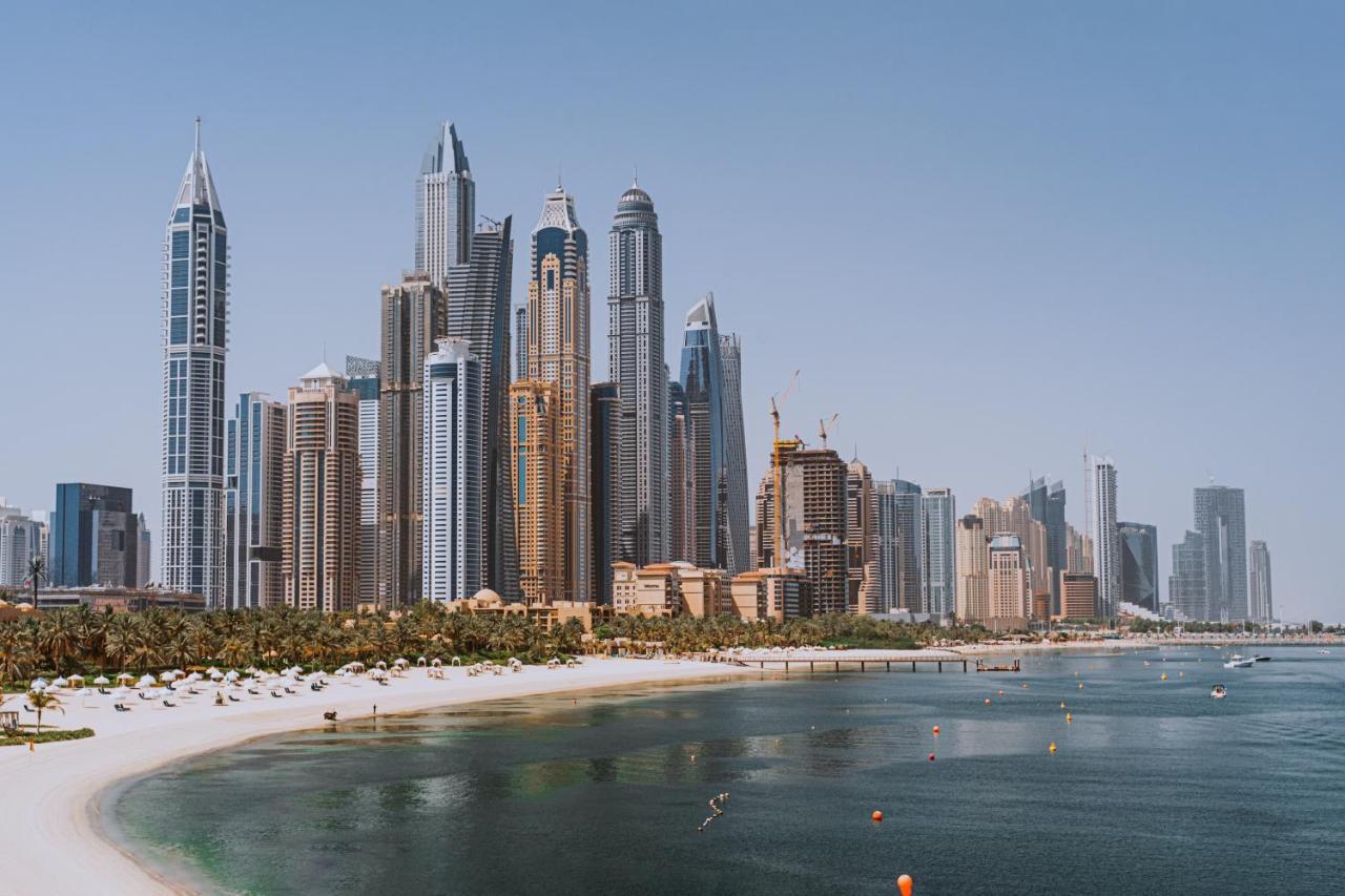 Alexandrina Hostel Dubai Bagian luar foto