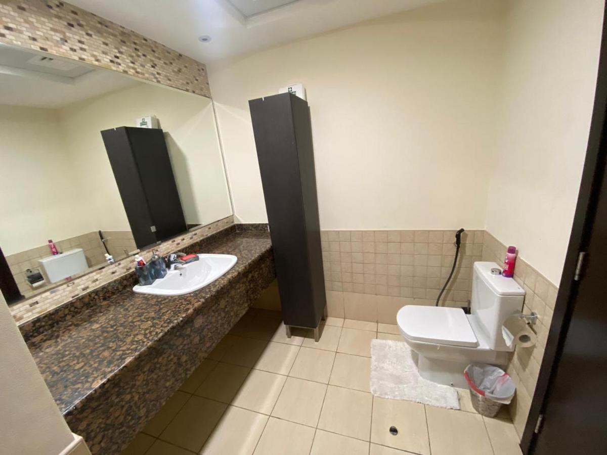 Alexandrina Hostel Dubai Bagian luar foto