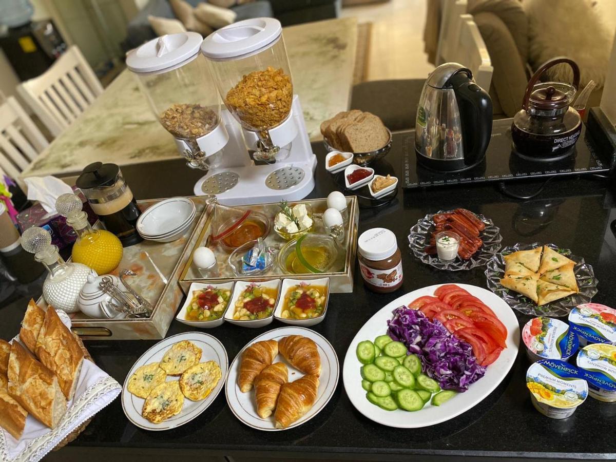 Alexandrina Hostel Dubai Bagian luar foto