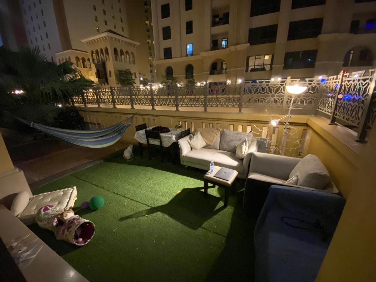 Alexandrina Hostel Dubai Bagian luar foto