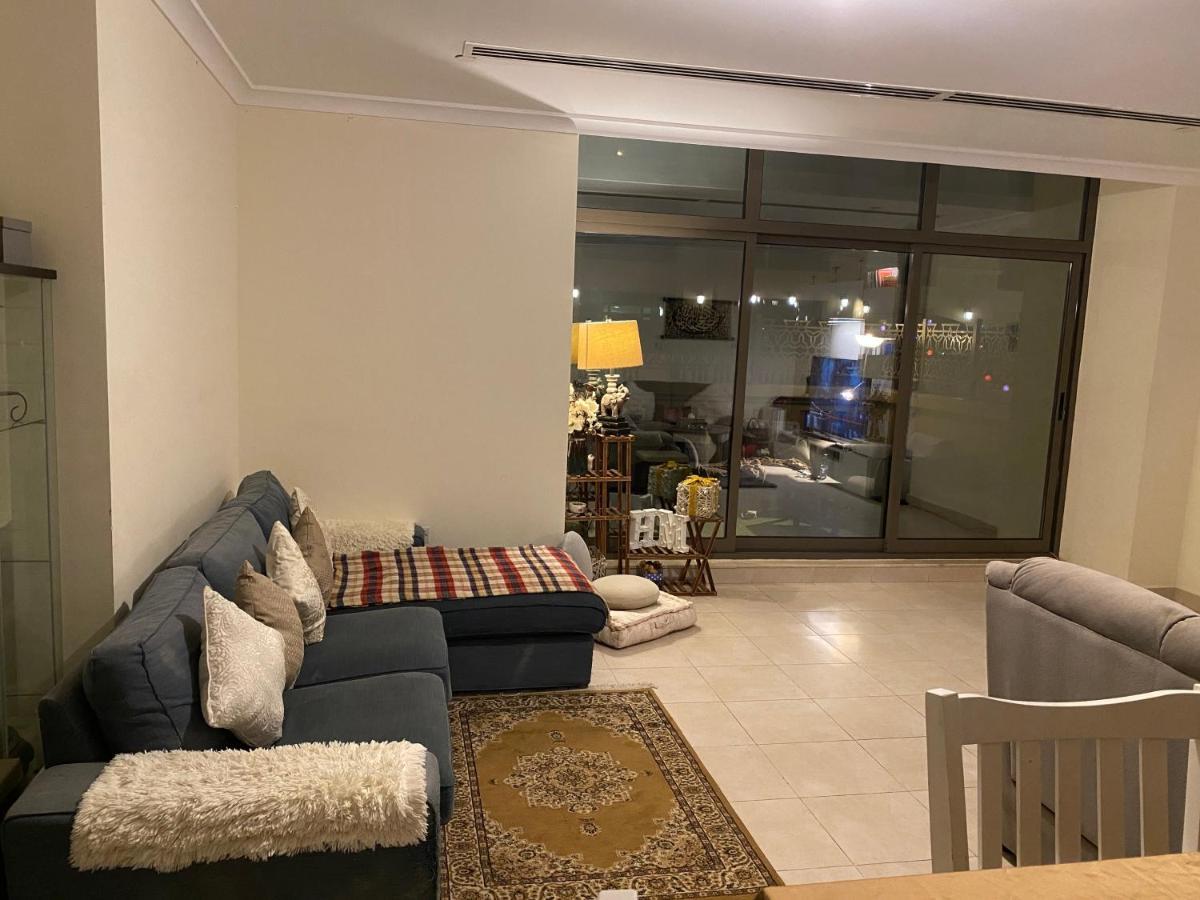 Alexandrina Hostel Dubai Bagian luar foto